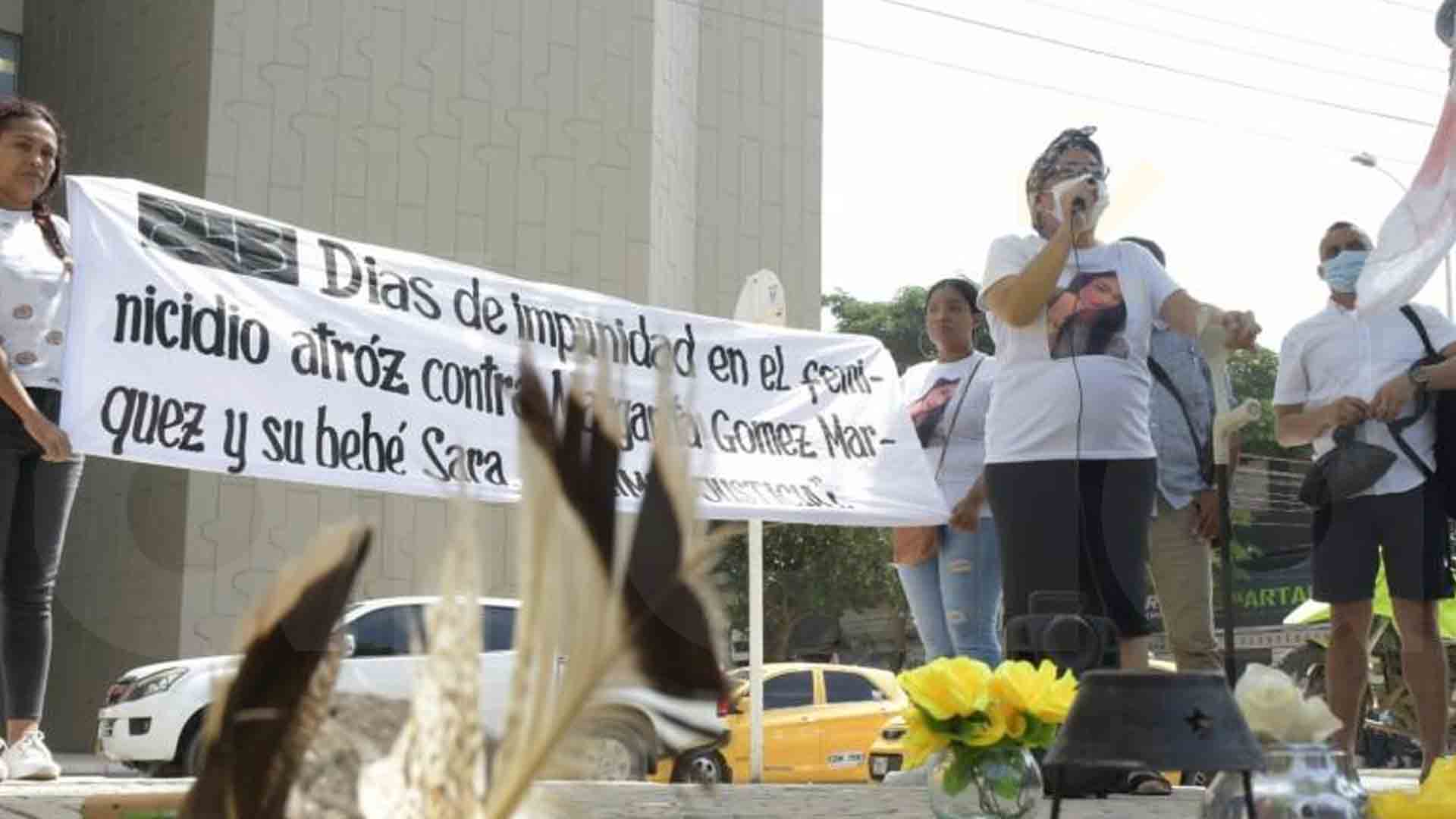 La mamá de Margarita Gómez protagonizó un plantón en la tarde de este miércoles para pedir justicia