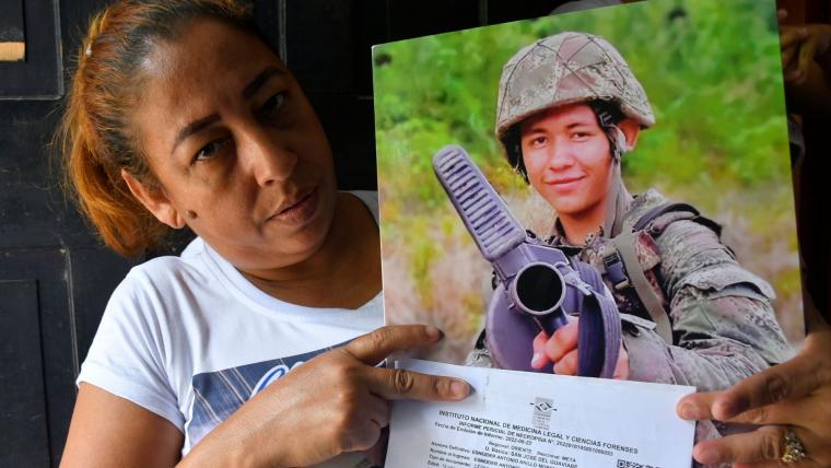 La madre de Esneider Anillo denunció que no ha habido claridad por parte del Ejército Nacional en cuanto a la explicación de cómo murió su hijo