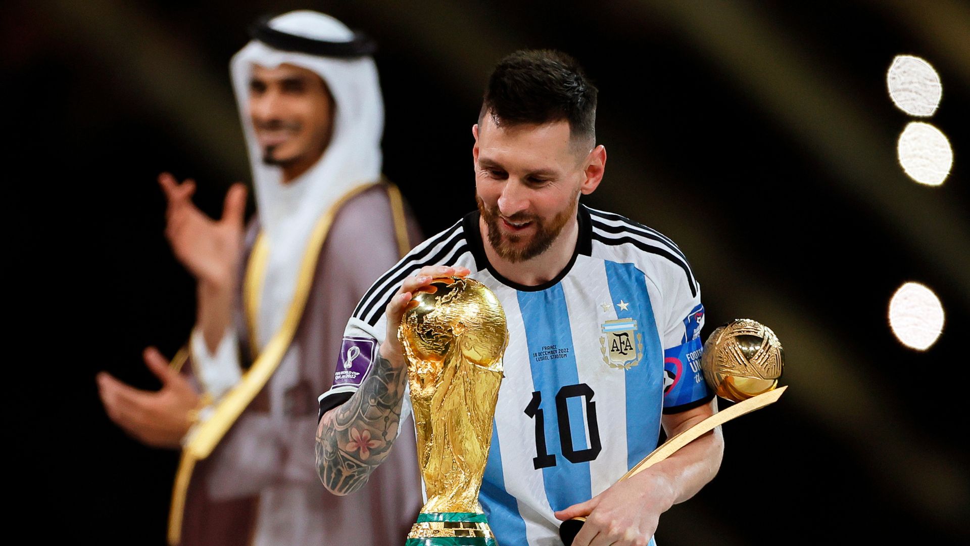 Lionel Messi minutos antes de alzar la Copa del Mundo. 
