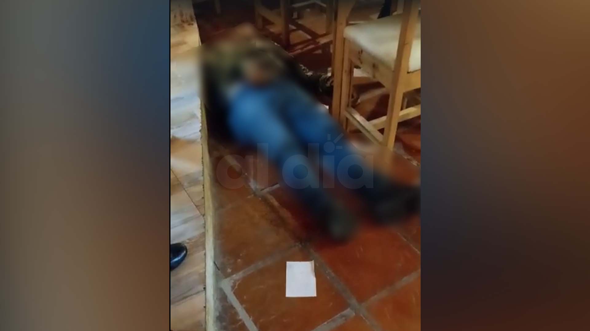 El hombre quedó tendido en el suelo tras la acción criminal