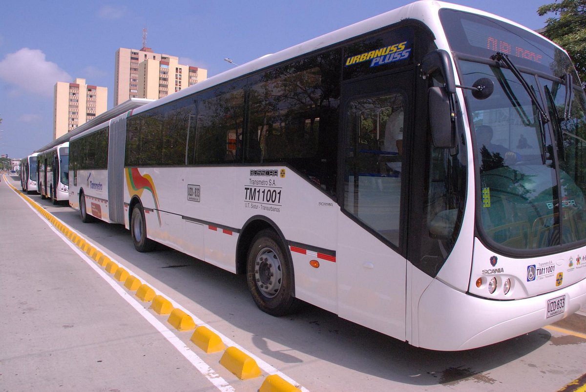 Bus de Transmetro por las calles de Barranquilla