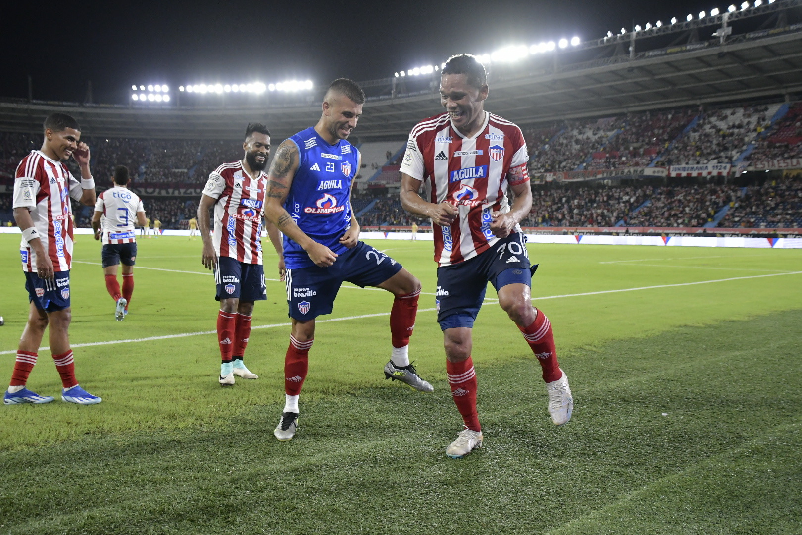 Carlos Arturo Bacca celebrando su gol en el más reciente partido contra Águilas Doradas