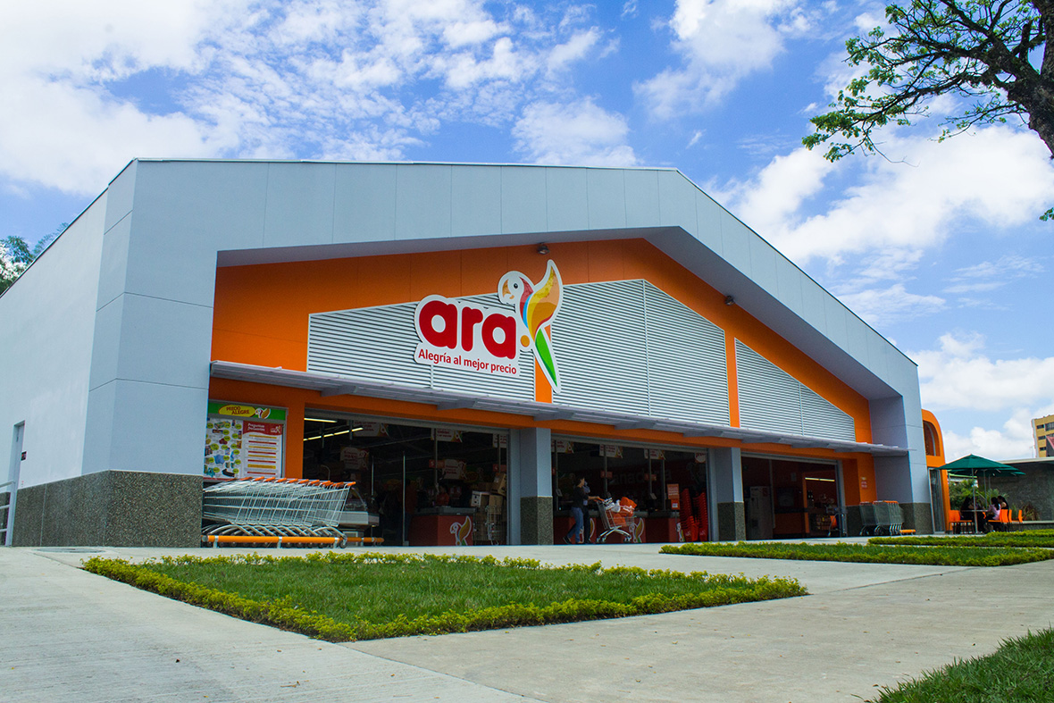 Fachada de una tienda Ara ubicada en la ciudad de Barranquilla