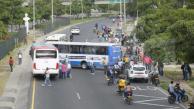 Los bloqueos han paralizado la movilidad en una de las arterias viales más importantes de la ciudad