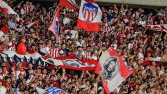 Hinchada del Junior de Barranquilla alienta en el estadio Metropolitano