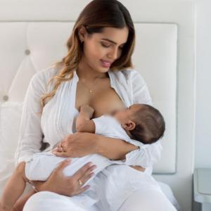  La lactancia materna es una fuente de alimentos segura, nutritiva y accesible para bebés y niños pequeños