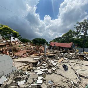 El desastre natural destruyó varias casas. 