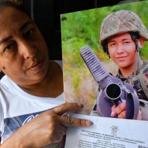 La madre de Esneider Anillo denunció que no ha habido claridad por parte del Ejército Nacional en cuanto a la explicación de cómo murió su hijo