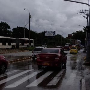 La mañana de este jueves se presentaron lluvias en distintas partes de la ciudad.