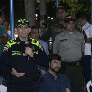 Comandante de la MEBAR y el alcalde de Barranquilla en Las Flores.
