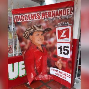 Una pancarta de Diógenes Hernández