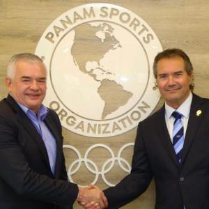 Ciro Solano, presidente del Comité Olímpico Colombiano, acompañado por Neven Ilic, presidente de Panam Sports