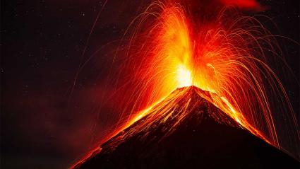 Imagen de referencia de la erupción de un volcán