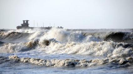 Las olas podrían tener entre 2 y 4 metros de altura.