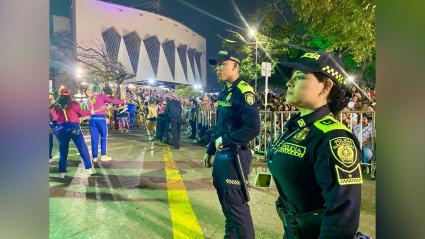 Los Policías custodiando la seguridad del evento