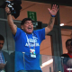 Diego Armando Maradona celebrando un gol de Argentina en la grada